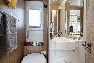 Bathroom in Auto Roller 746