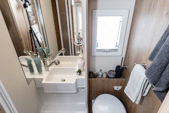 Bathroom in Auto Roller 707