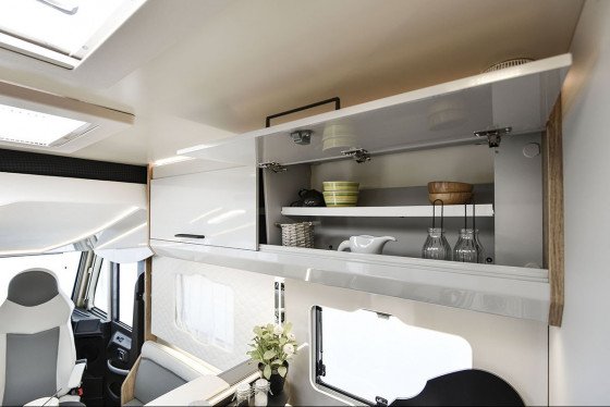 Kitchen storage in Roller Team Pegaso 740